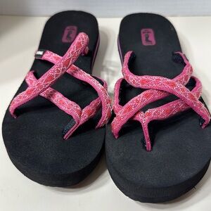 Teva Women’s Size 7 Strappy Flip Flop Slide On Olowahu Mush Sandals Pink